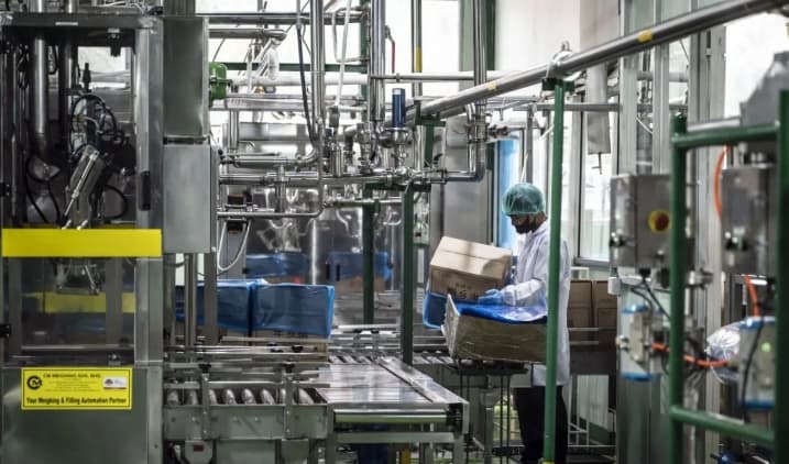 Ekonom Minta Pemerintah Selektif Batasi Impor saat Surplus Perdagangan Nonmigas Mulai Tergerus