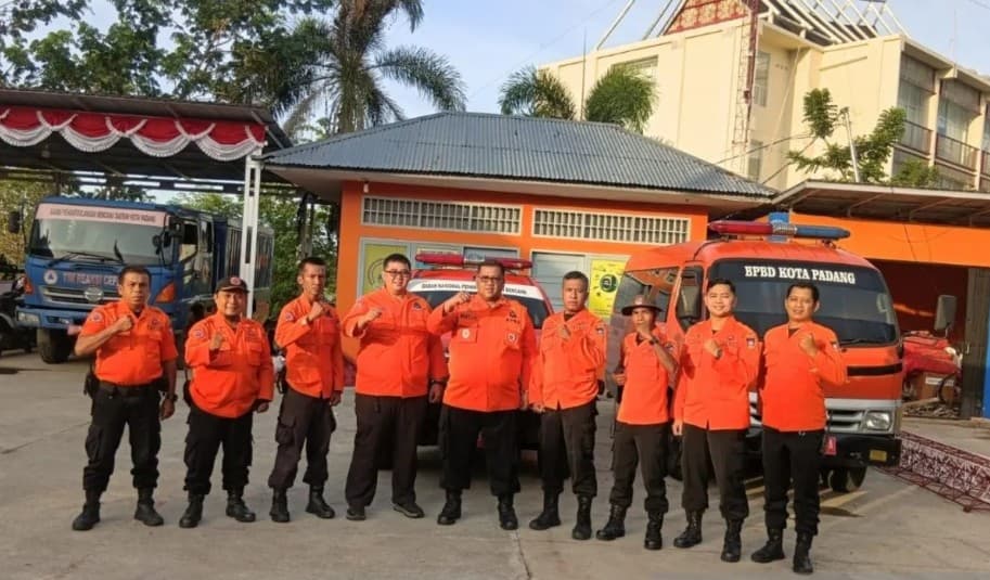 BPBD Padang Kerahkan 12 Personel untuk Bantu Penanganan Banjir Bandang di Solok