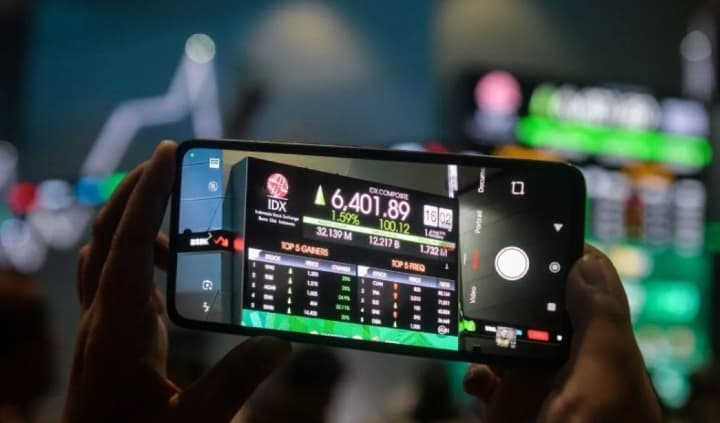 IHSG Menguat ke 6.297,95, Investor Tunggu Keputusan Suku Bunga Bank Indonesia