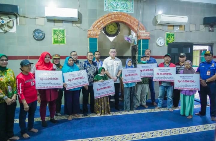 Legislator DKI Hardiyanto Kenneth Menyalurkan Rp70 Juta untuk Korban Kebakaran di Jelambar
