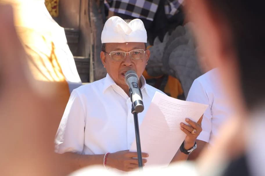 Gubernur Koster Beri Batas Waktu hingga April 2027 untuk Penerapan Aksara Bali