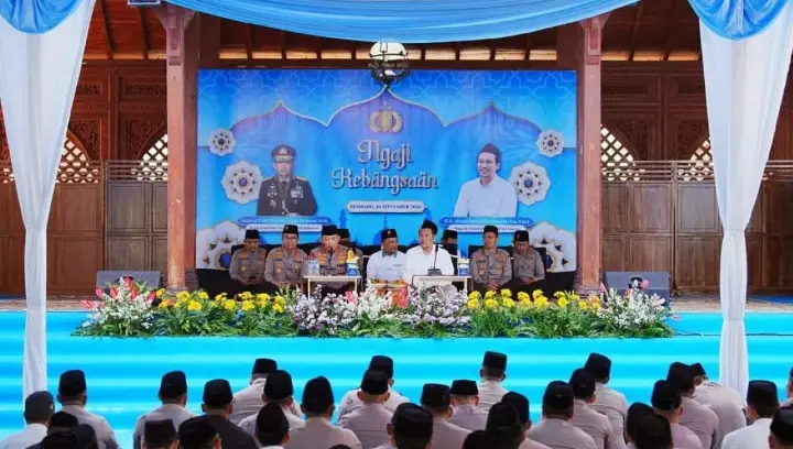 Gus Baha dan Kapolri Gelar Ngaji Kebangsaan, Lebih dari 42 Ribu Peserta Perkuat Persatuan