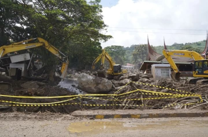 Kementerian PU Tutup Sementara Ruas Padang-Solok lewat Pintu Angin untuk Tangani Dampak Banjir