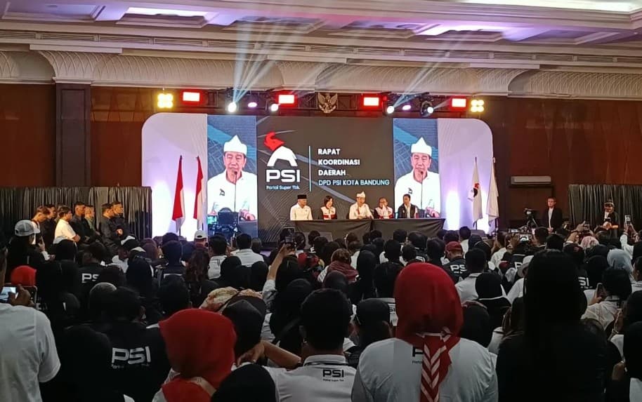 Jokowi Tunjukkan KTA dan Tegaskan Telah Menjadi Anggota PSI sejak Oktober 2025