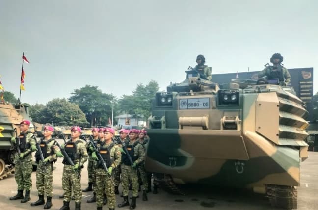 Marinir TNI AL Terima 12 Kendaraan Tempur Amfibi AAV M-35 Buatan Amerika Serikat