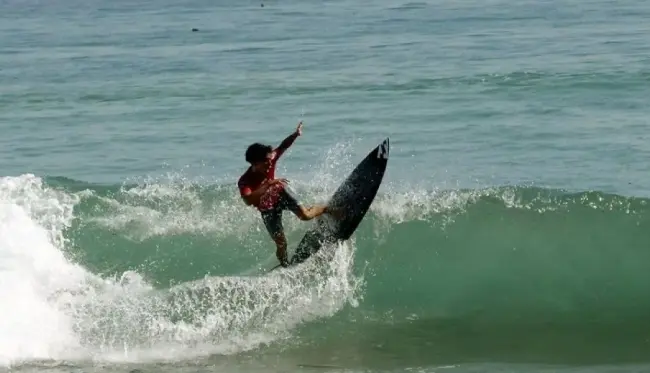 Bronson Meydi Susul I Made Pajar ke Perempat Final Shortboard Putra Asian Games 2026