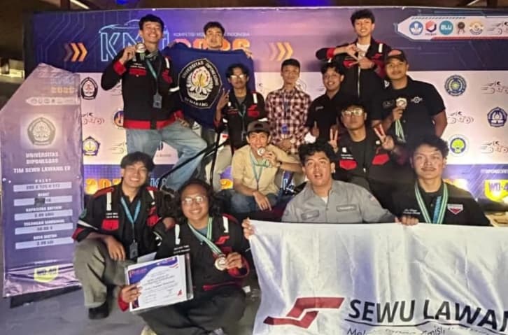 Tim Sekolah Vokasi Undip Raih Juara 3 Kategori Endurance di Kompetisi Mobil Listrik Indonesia 2026
