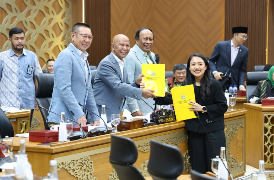 Puteri Komarudin Dorong Rencana Induk Pelindungan Pantura Dipercepat untuk Pembangunan Giant Sea Wall