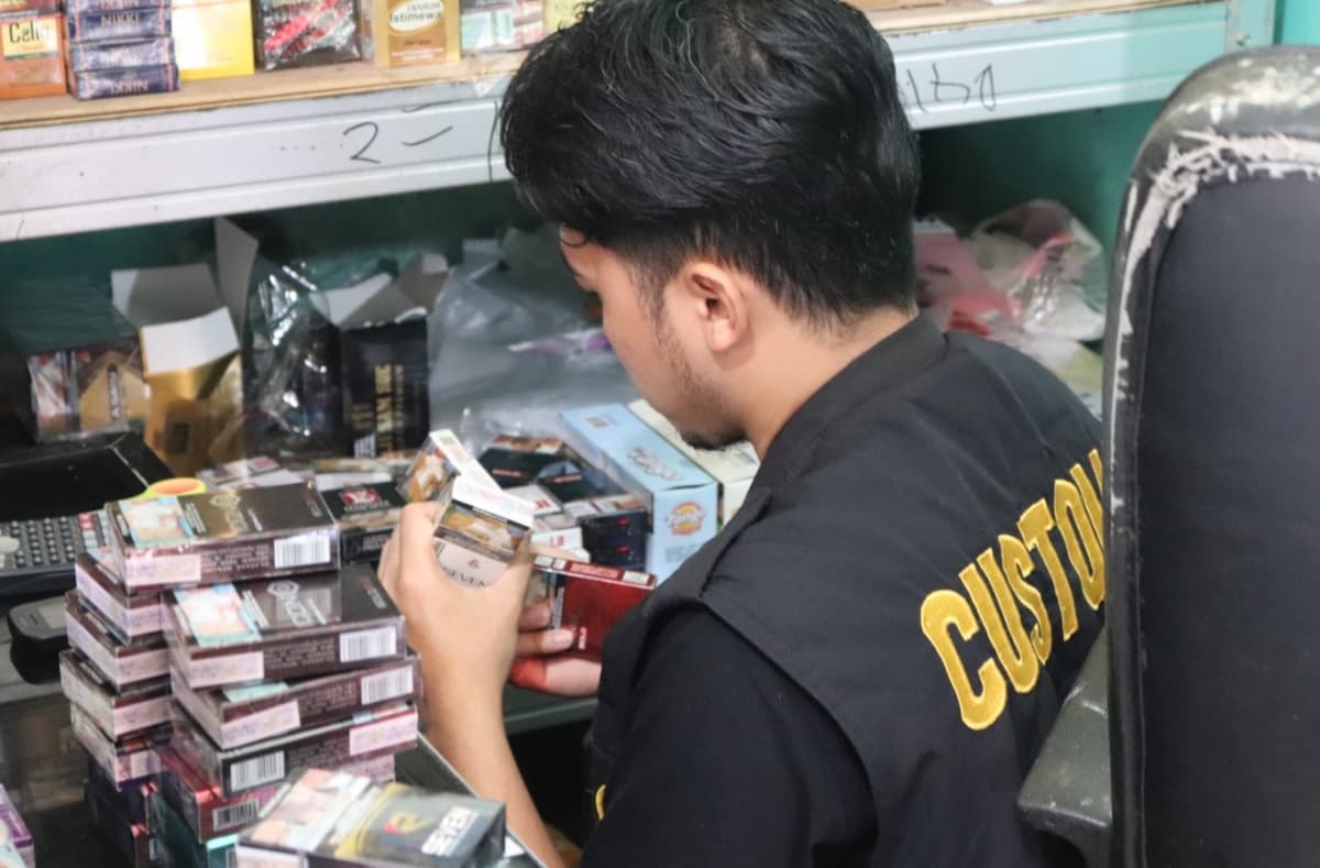 Bea Cukai Turun ke Pasar, Cek Harga dan Kepatuhan Produk Tembakau di Tiga Wilayah