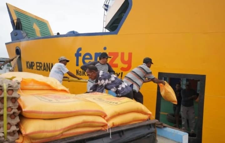 ASDP Perkuat Distribusi Logistik Maluku lewat Layanan Penyeberangan 24 Jam Hunimua-Waipirit