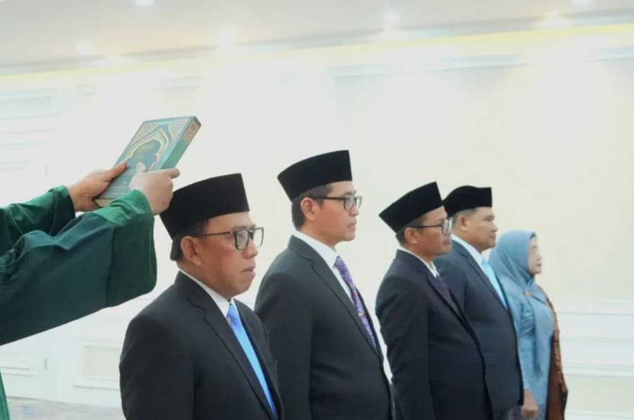 Menag Lantik Lima Pejabat Ditjen Pesantren, Minta Masa Depan Santri di 42 Ribu Pesantren Jadi Perhatian