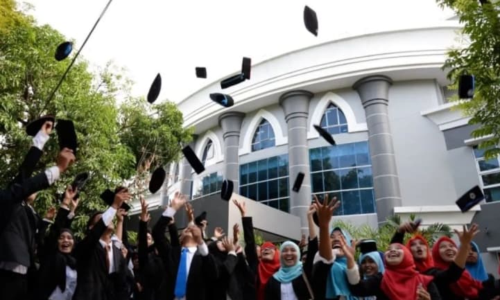 Asadiktisi Mendorong Perlindungan PTS di Tengah Wacana Kuliah Gratis di Perguruan Tinggi Negeri