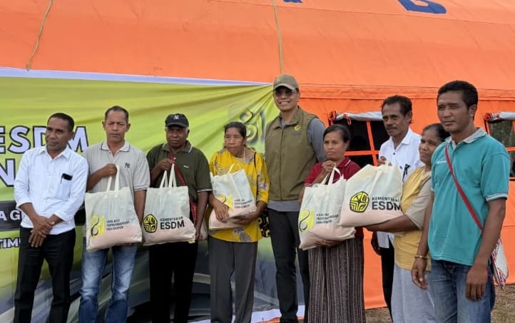 Kementerian ESDM Menyalurkan Ribuan Paket Bantuan untuk Korban Gempa di Nagekeo NTT