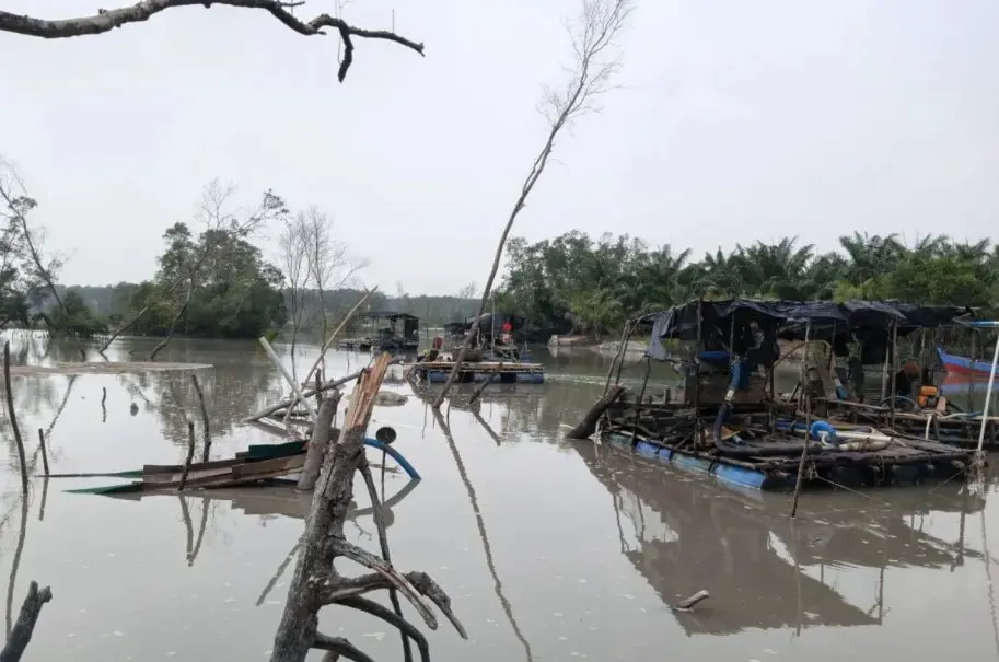 Polisi Hentikan Paksa Tujuh Tambang Timah Ilegal di Aliran Sungai Kampung Pasir Bangka