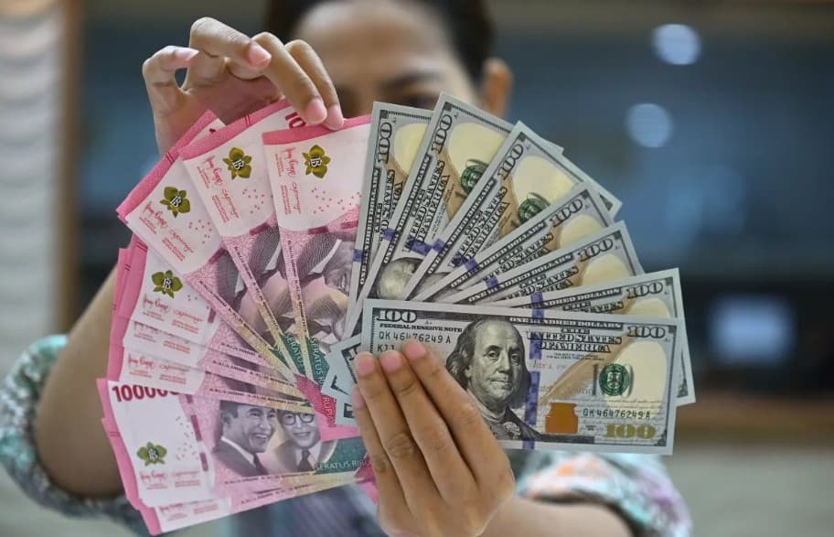 Rupiah Menguat ke Rp17.894 per Dolar AS, Intervensi BI dan Penurunan Harga Minyak Jadi Penopang