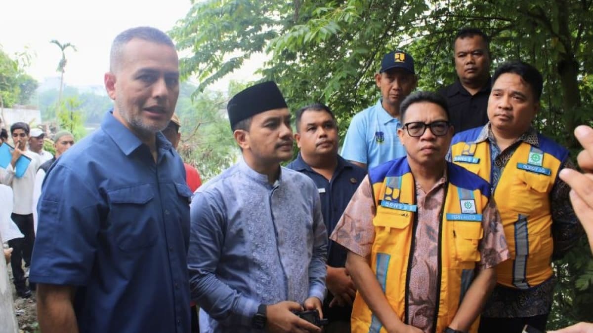 Cegah Luapan Sungai, Ijeck Pantau Proyek Tebing Tinggi