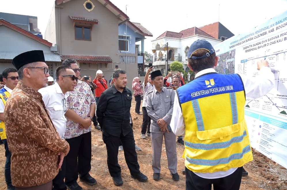 Bantaran Sungai Hambat Penanganan Banjir, Roberth Rouw Minta Pemda Segera Bertindak