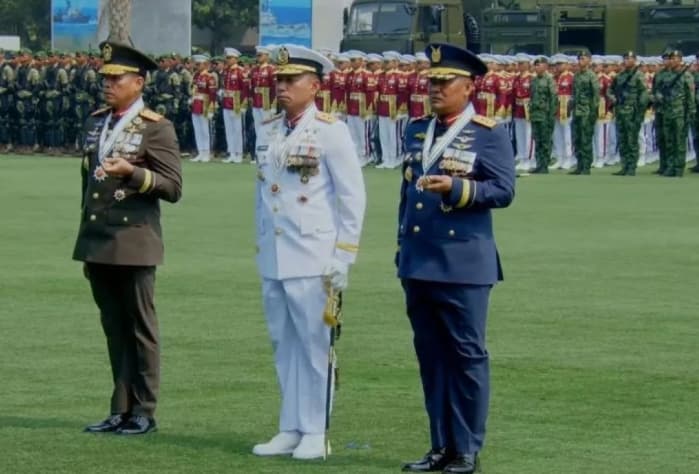 TNI Memamerkan Pakaian Dinas Upacara Baru dengan Desain Kerah dan Ornamen Emas pada HUT Ke-81