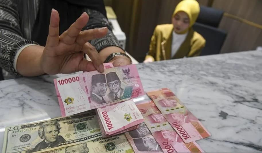 Rupiah Melemah ke Rp17.917 per Dolar AS, Konflik Yaman-Arab Saudi Tekan Pasar