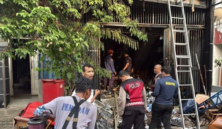 Dua Pemuda Tewas Terjebak di Lantai Dua saat Rumah di Matraman Terbakar