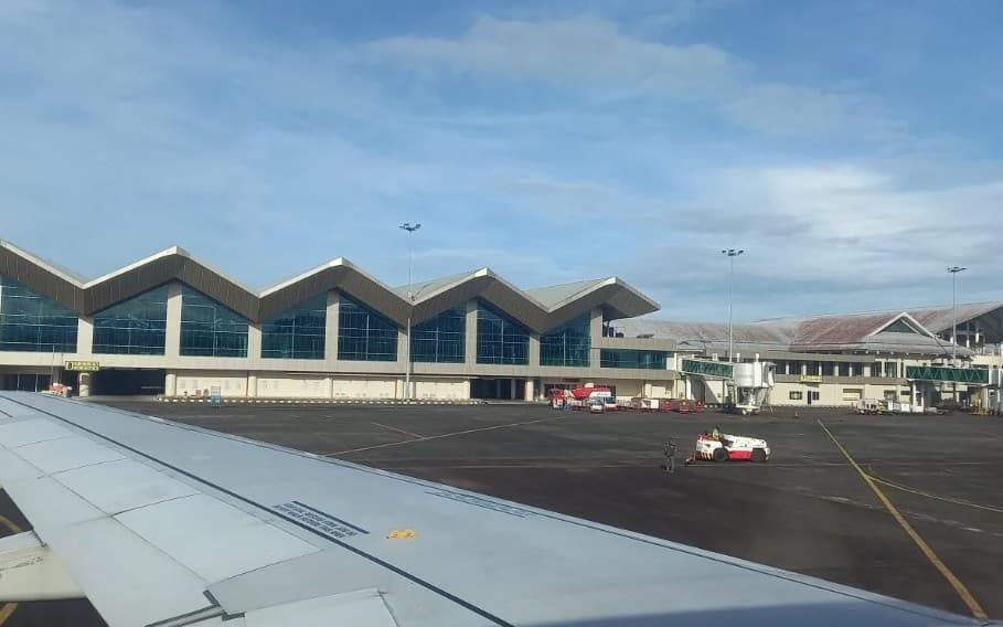 Kebakaran Rumput Picu Asap Tebal, Bandara Sam Ratulangi Manado Tutup Sementara Operasional Penerbangan