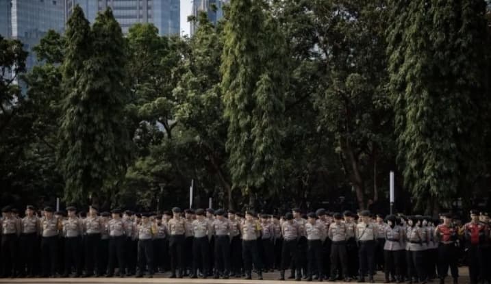 Polda Metro Jaya Mengerahkan 11.261 Personel untuk Mengamankan Aksi Buruh di Gedung DPR