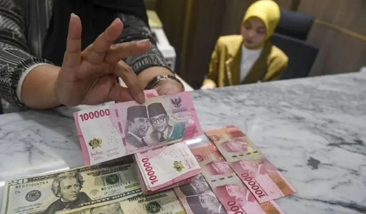 Rupiah Diprediksi Melemah hingga Rp17.960 per Dolar AS akibat Kenaikan Indeks Dolar