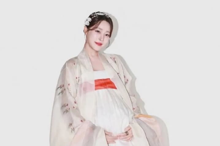 Go Woori Eks Rainbow Melahirkan Anak Pertama, Sang Buah Hati Lahir Sehat dan Kuat