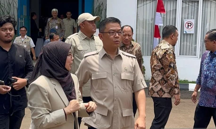 Menko PMK Sugiono Tinjau Tiga Sekolah di Bogor, Pastikan Revitalisasi dan Digitalisasi Sesuai Rencana