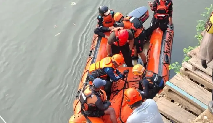 Pemuda 18 Tahun yang Tenggelam di Sungai Ciliwung Ditemukan Meninggal Setelah Tiga Hari Pencarian