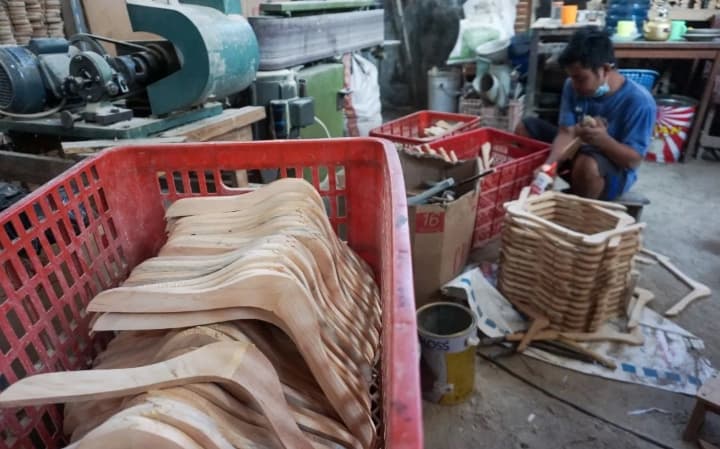 Pakar Ungkap Cara Membuat Lemari Lebih Luas Tanpa Membuang Pakaian, Cukup Ganti Jenis Gantungan Baju