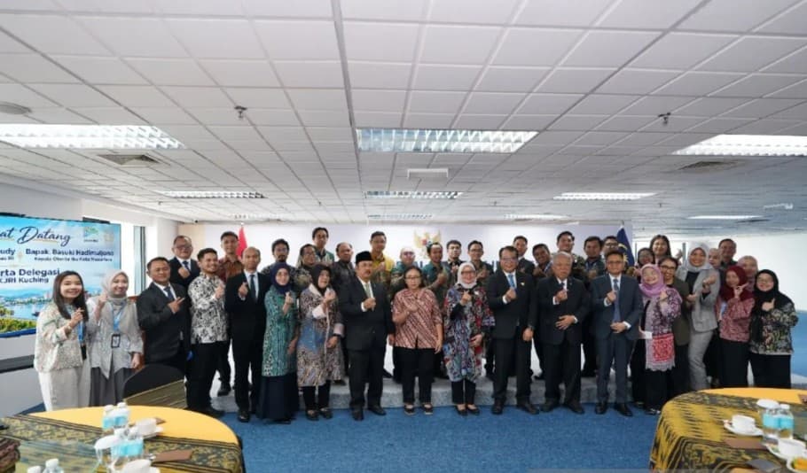Menteri PPN/Kepala Bappenas dan Kepala OIKN Kunjungi KJRI Kuching, Perkuat Pelindungan WNI dan Jajaki Investasi IKN
