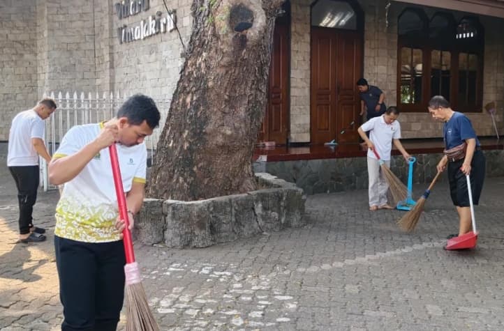 Ditjen Bimas Buddha Gelar Aksi Bersih-Bersih Vihara di Jakarta, Tangerang, dan Bekasi Sambut HUT ke-21
