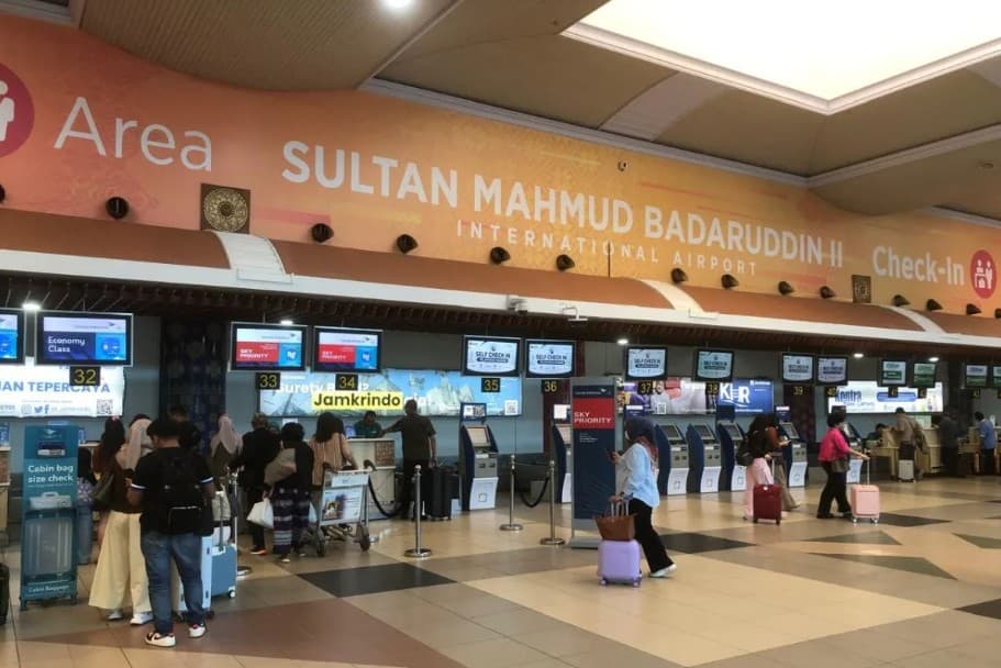 Kabut Asap Selimuti Bandara SMB II Palembang, 15 Penerbangan Terdampak akibat Jarak Pandang Hanya 500 Meter
