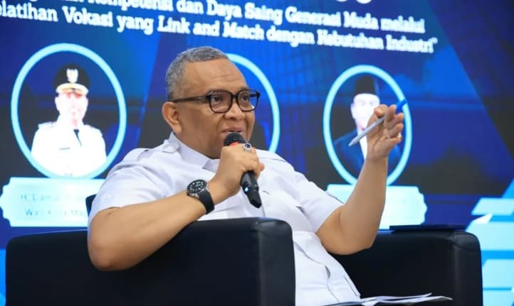 Wamenaker Afriansyah Noor Ingatkan Mahasiswa Tak Hanya Kejar IPK, tetapi Juga Kompetensi dan Pengalaman Kerja