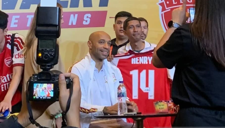 Thierry Henry Senang Reuni dengan Legenda Arsenal dan Manchester United di Jakarta, Kenang Rivalitas Panas Kedua Klub