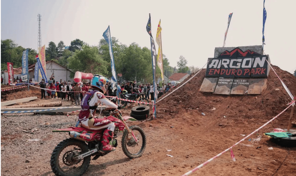 Gubernur Jateng Cup Hard Enduro Diikuti 135 Pembalap di Kendal, UMKM dan Sektor Wisata Lokal Ikut Bergerak
