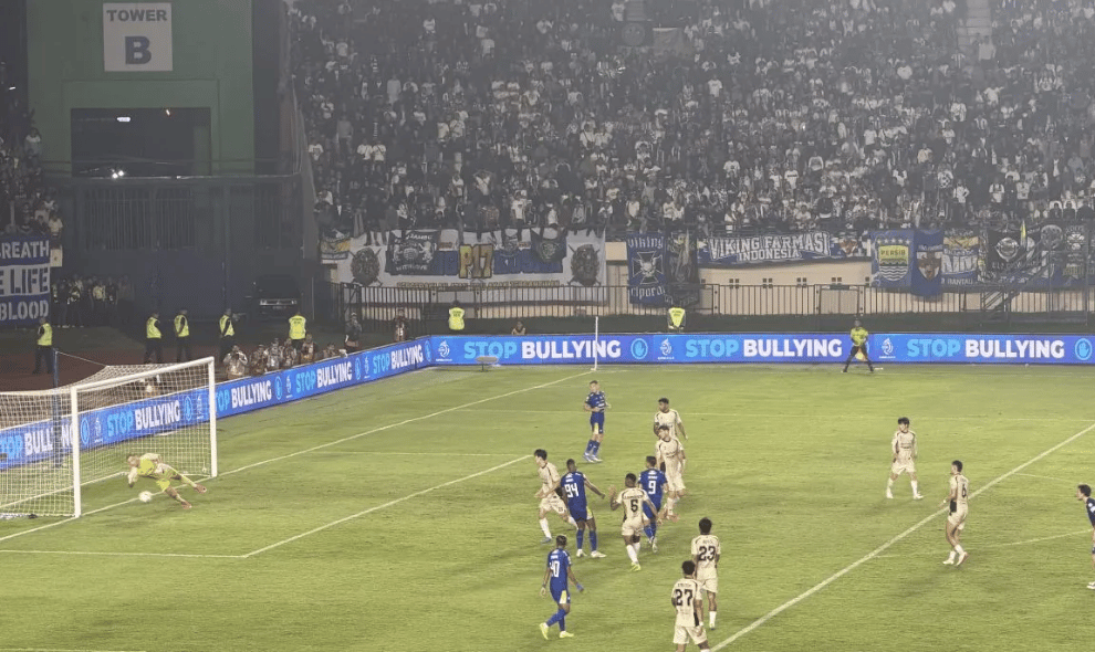 Marc Klok Cetak Gol Penyelamat, Persib Bandung Bangkit dari Ketertinggalan Dua Gol dan Tahan Dewa United 2-2