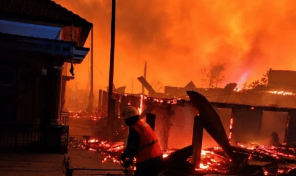 Kebakaran Hanguskan 600 Rumah di Bangka Selatan, PLN Bergerak Cepat Amankan Jaringan Listrik untuk 2.400 Warga Terdampak