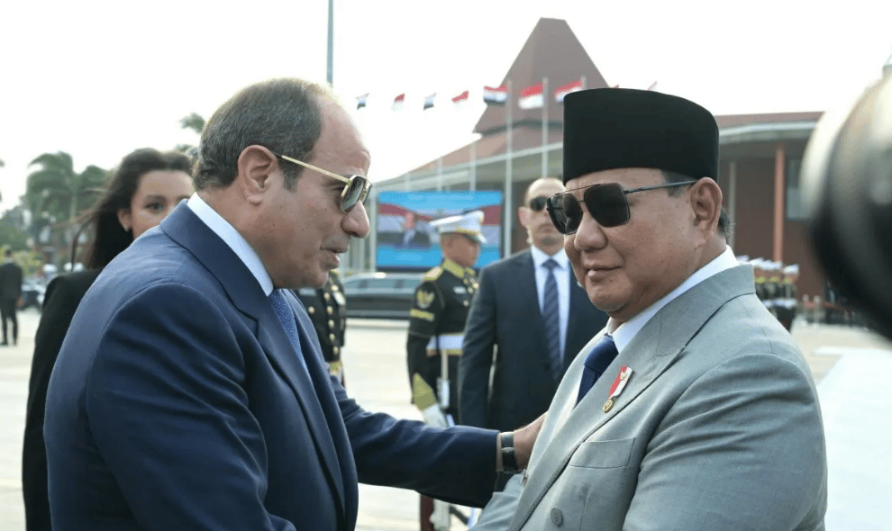 Prabowo Antar Langsung Presiden Mesir el-Sisi hingga Tangga Pesawat, TNI Kerahkan Sukhoi dan F-16 untuk Pengawalan