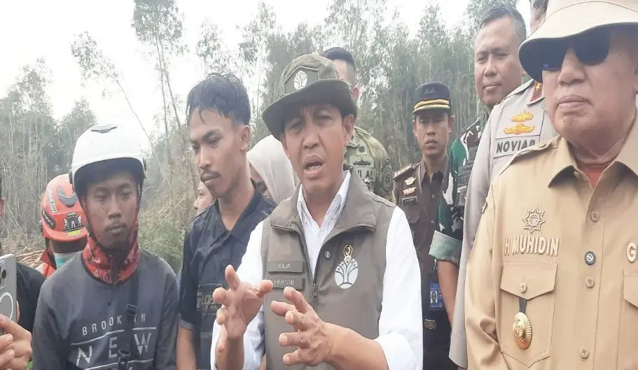 Titik Panas di Kalimantan Selatan Tinggal 17, Menhut Raja Juli Antoni Ingatkan Bahaya Api di Lahan Gambut