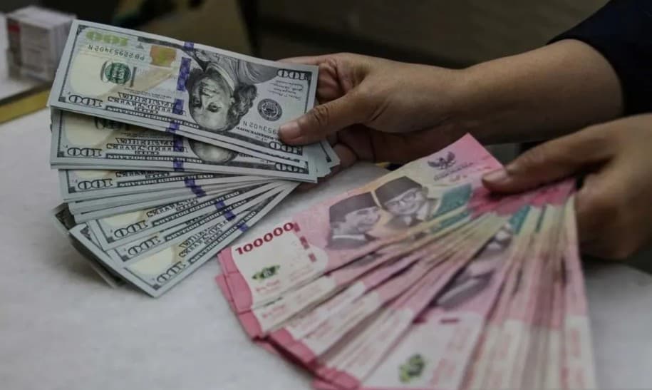 Rupiah Melemah ke Rp17.913 per Dolar AS, Sinyal Kenaikan Suku Bunga The Fed Tekan Nilai Tukar