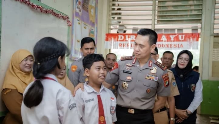 Kapolda Metro Jaya Dadang Hartanto Ajak Siswa SDN Gunung 01 Disiplin, Cegah Perundungan, dan Peduli Sesama