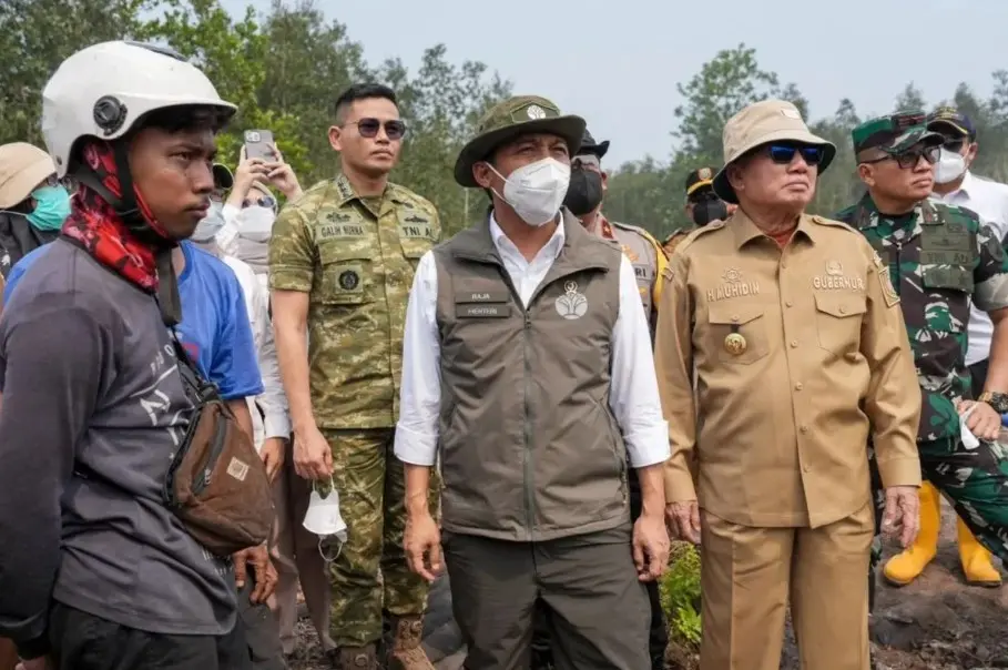 Menhut Raja Juli Antoni Tinjau Karhutla di Kalsel, Titik Panas Turun Jadi 15 dan Terendah di Tiga Provinsi Kalimantan