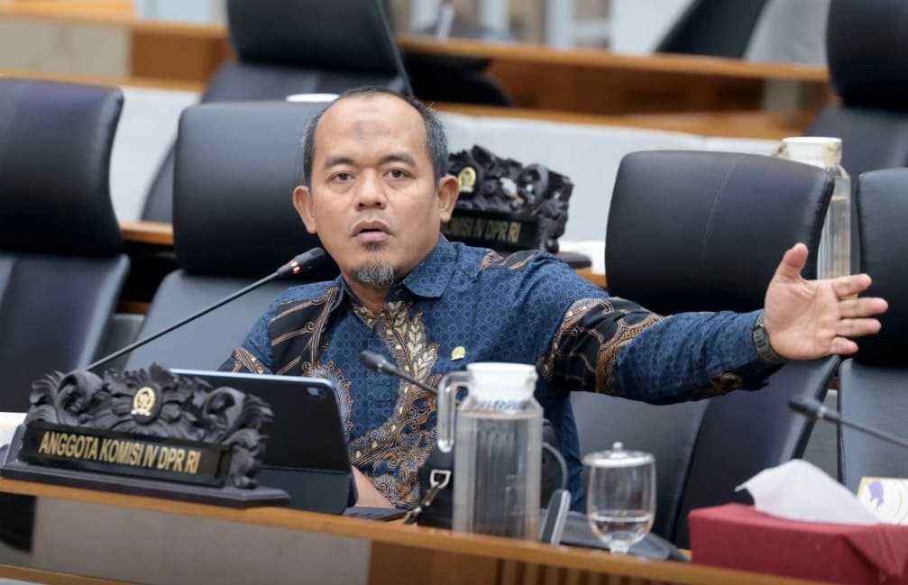 Riyono Salurkan Masker dan Tabung Oksigen untuk Korban Karhutla di Kalbar-Kalteng