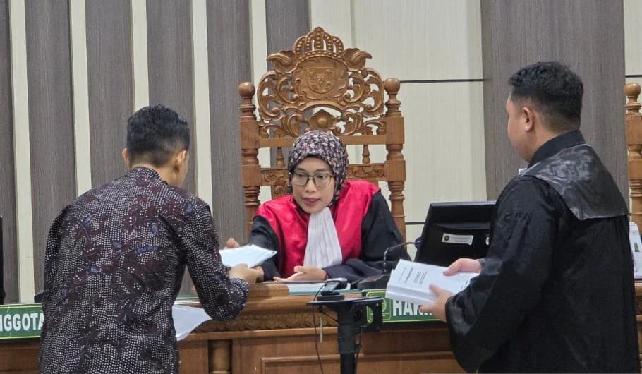 Bupati Nonaktif Cilacap Syamsul Auliya Minta Maaf di Sidang Korupsi, Bantah Perintahkan Pengumpulan Uang THR Rp568 Juta