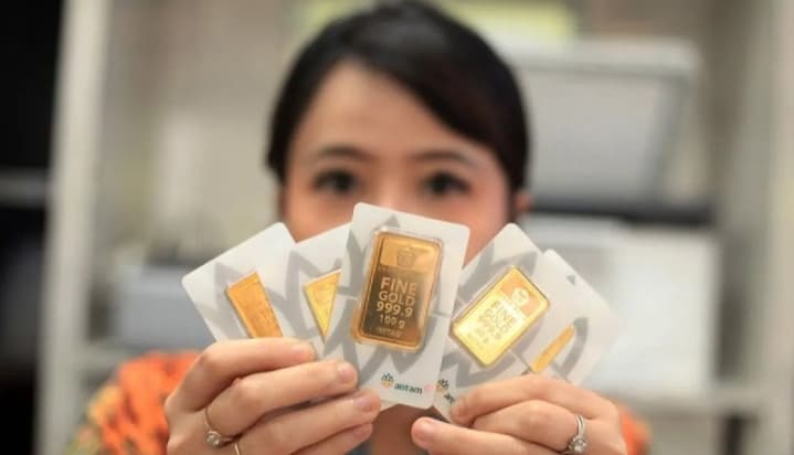 Harga Emas Antam Turun Rp20.000 Jadi Rp2.574.000 per Gram Hari Ini