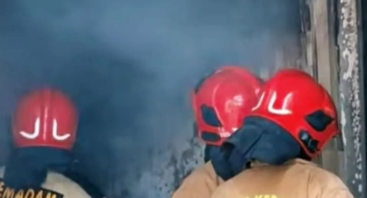 Kantor BPN Karawang Hangus Terbakar, Delapan Mobil Damkar Dikerahkan hingga Kamis Pagi dan Sejumlah Berkas Ikut Terbakar