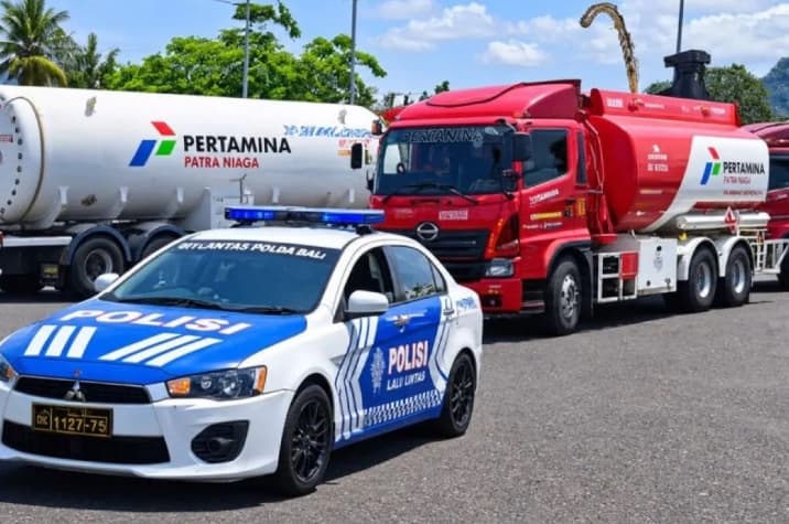 Antrean BBM di Bali, Polda Kawal Mobil Tangki Pertamina dari Depo Manggis untuk Percepat Pasokan ke SPBU