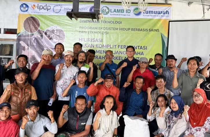IPB University Kenalkan Pakan Fermentasi kepada 25 Peternak Sapi Perah di Kuningan untuk Tingkatkan Kualitas Nutrisi